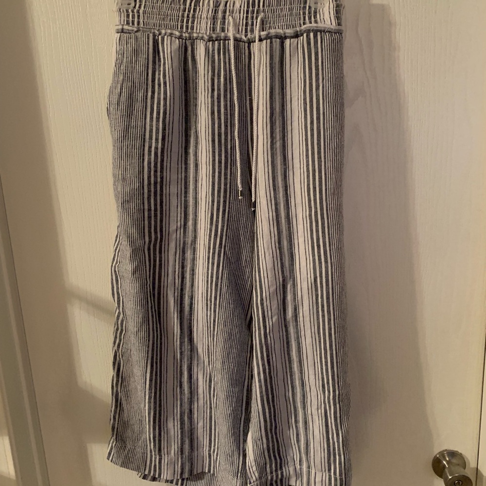 Blue and white cropped linen pants